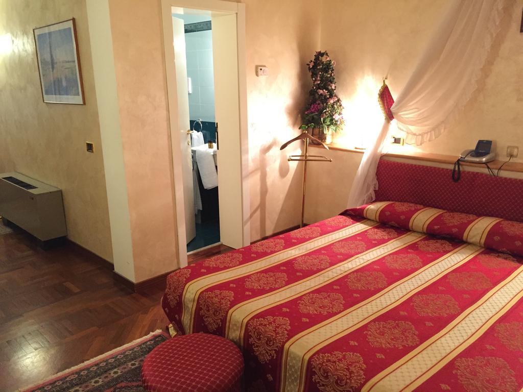 Oscar E Amorina Montegiorgio 部屋 写真